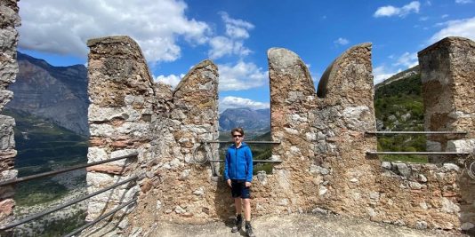 Dalla sommità della torre bugnata del Castello di Drena si gode di un panorama straordinario