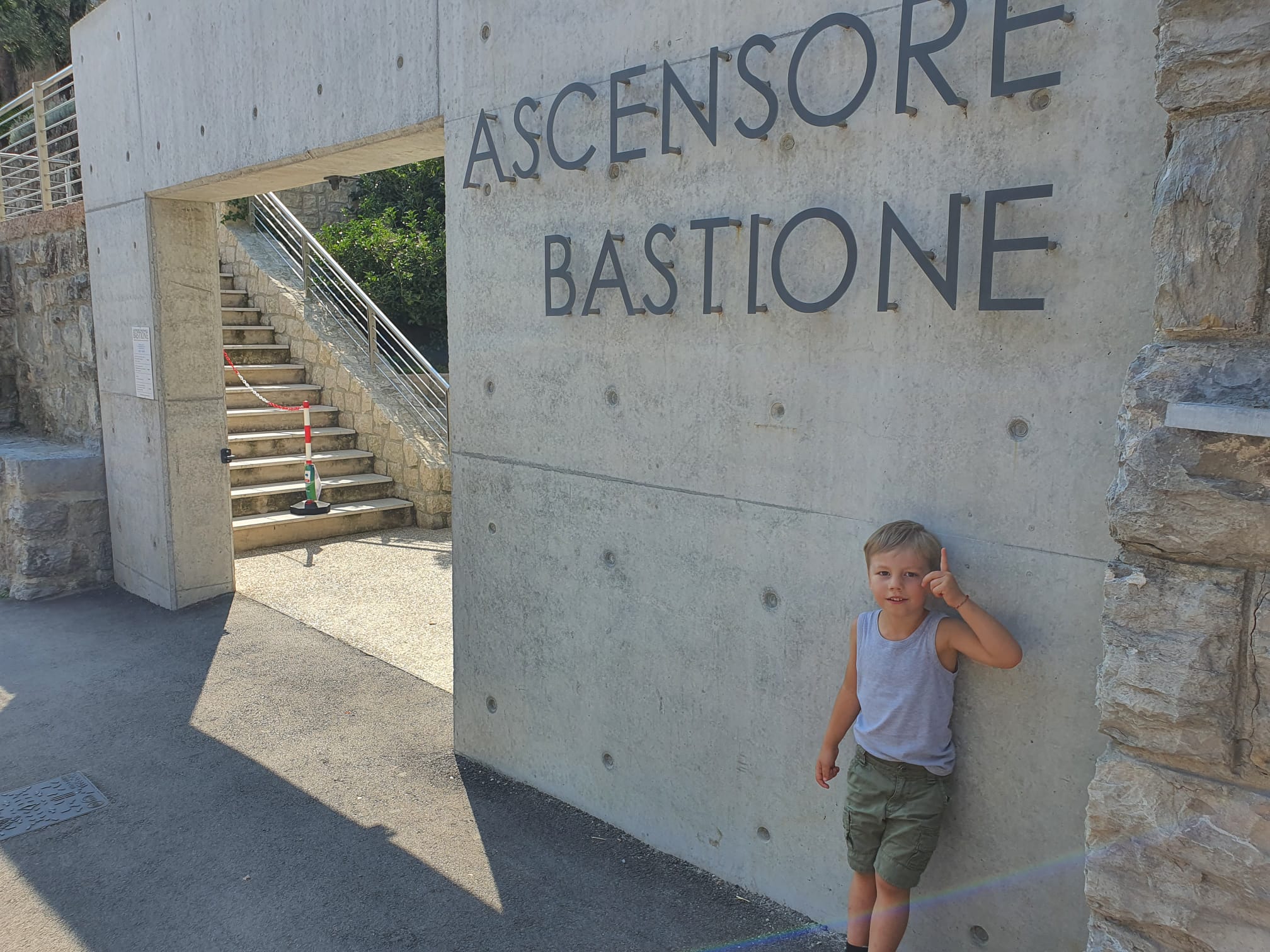 L'ascensore panoramico inclinato vi porterà in pochi minuti dal centro di Riva del Garda al Bastione Veneziano