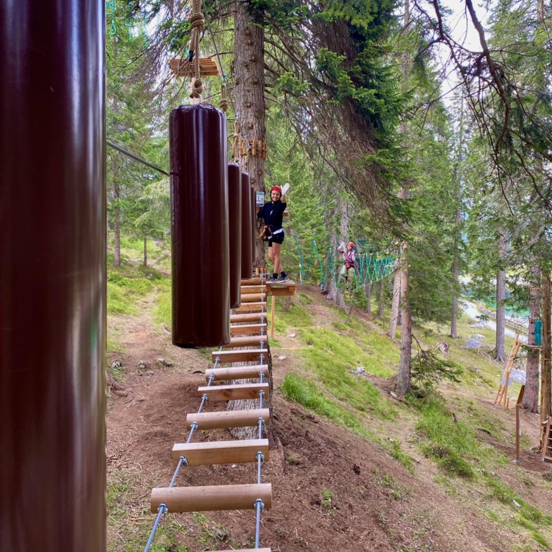 A soli 5 minuti dalla Malga, sulle rive del lago Montagnoli, si trova il Montagnoli Adventure Park