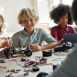 La LIVO Summer School è organizzata dall'Istituto Paritario Ivo de Carneri di Civezzano. Prevede tanti laboratori interessanti utili per mettere in gioco diverse competenze e svilupparne quindi di nuove.