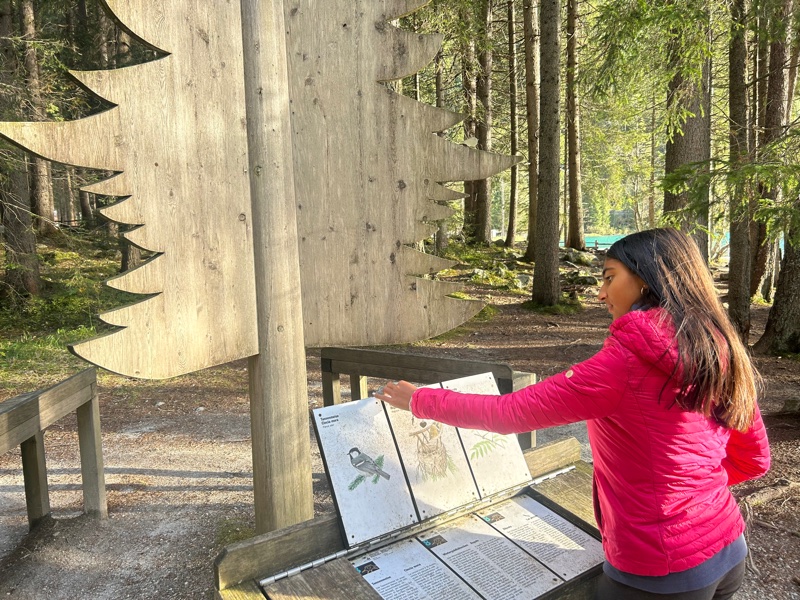 Cartellonistica lungo il Sentiero Natura che costeggia il Lago di Anterselva