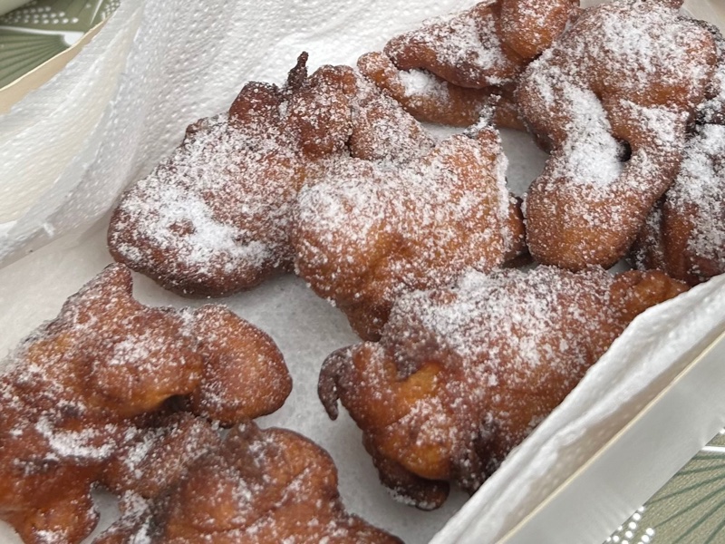 Natale a Cimego è anche tradizione culinaria, come queste gustose fritole alle mele!